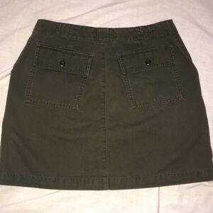 GAP olive green khaki skirt. Excellent condition. Size 4